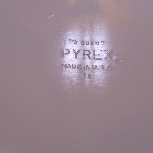 Vintage Pyrex Pink Daisy Divided Casserole Dish 1.5 Quart & Lid Great Condition - Picture 8 of 8